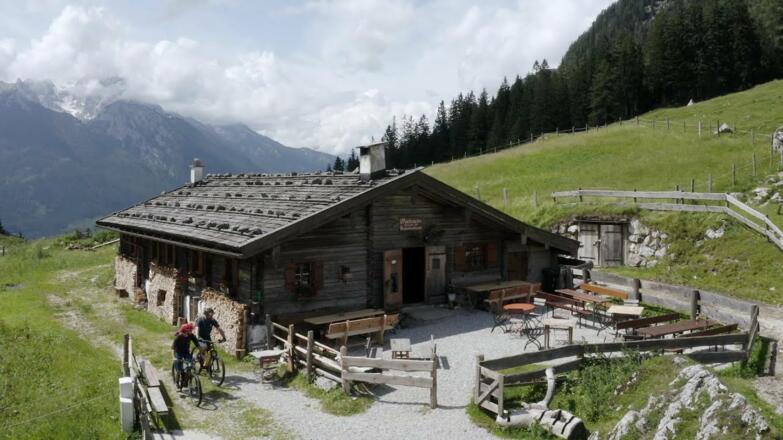 Mit dem E-Bike zur Mordaualm