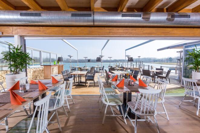 offene Seeterrasse