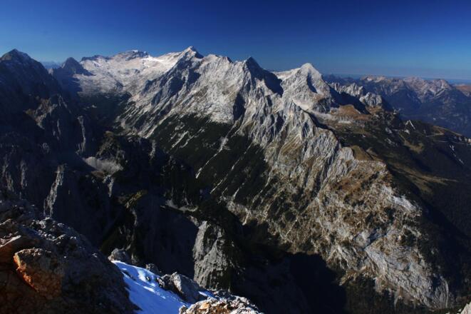 Blick vom Gipfel zur Alpspitze