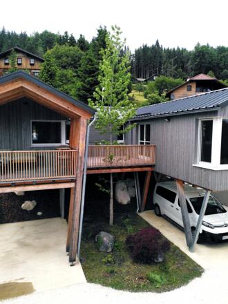 Lagom Haus mit Terrasse und Carport