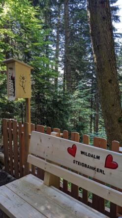 schöne Holzbankerl zum Rasten beim Wildalmsteig