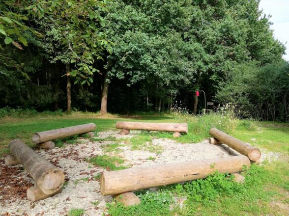 Ausruhmöglichkeit im Balasai Park Massenhausen
