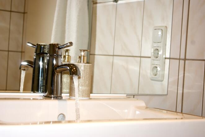 Bad mit Dusche und WC