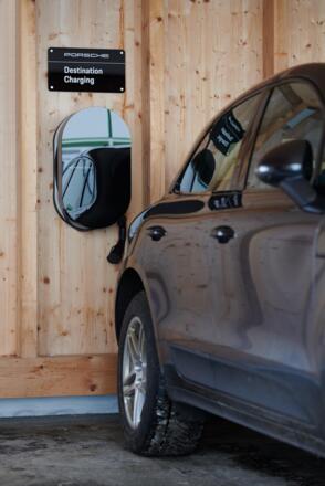 Porsche-Charging_02