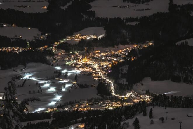 Scheffau_Ortsansicht_Nachtloipe_Wilder Kaiser