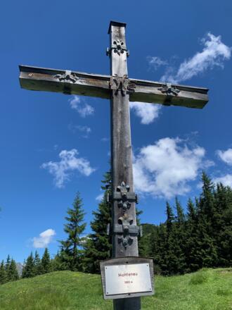 Gipfelkreuz Monteneu