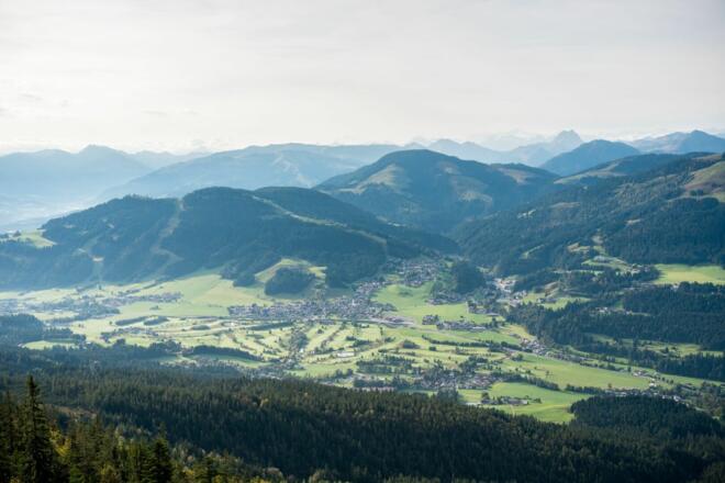 Ellmau_Wilder-Kaiser-Steig_Ausblick ins Tal_Wilder Kaiser