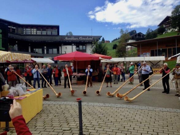 2016 sept 16 Hoornblazers Kleinwalsertal    op Sit