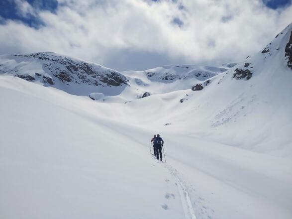 Vorbei an der Klostertaler Umwelthütte weiter in den Talschluss des Klostertals (Rote Furka verdeckt in etwa der Bildmitte).