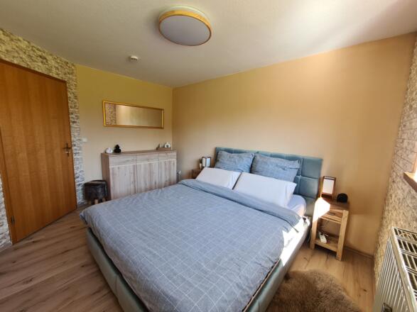 Schlafzimmer 1