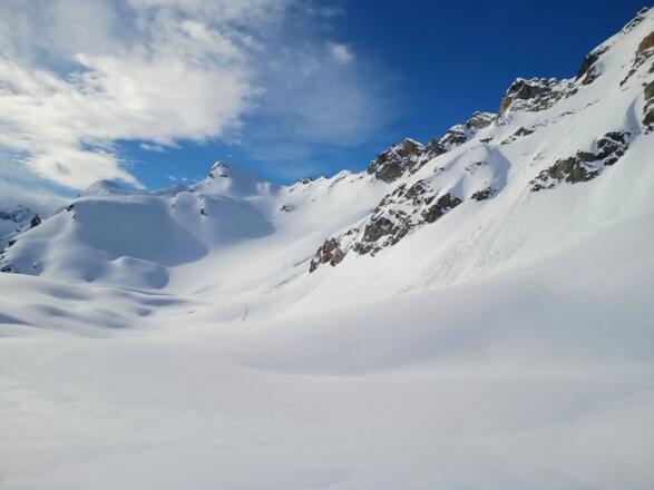 Blick auf die Sonntagsspitze - eine lohnende Erweiterung der Tour.