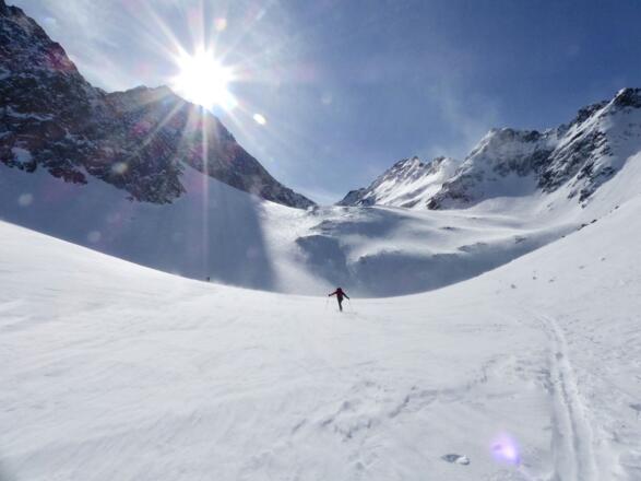 Nach einem durchaus sanften Anstieg, erreicht auf ca. 2500 m eine Steilstufe.