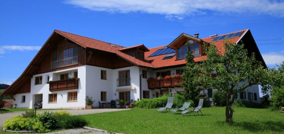 Berghof Kinker Hausansicht Sommer