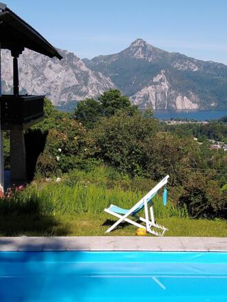 Der mächtige Traunstein - Blick vom Balkon