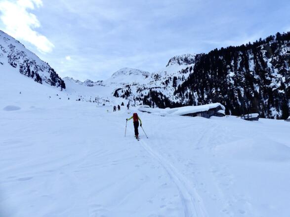 Kurz nach dem Waldabschnitt erreicht man die kleine Mischbachalm.