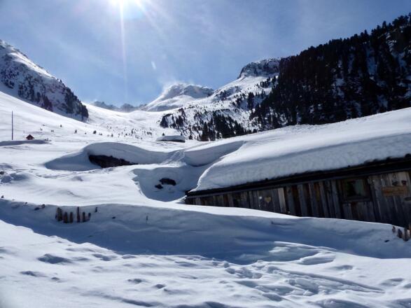 Noch einmal ein Blick zurück über die Mischbachalm zur Inneren Mischbachgrube.