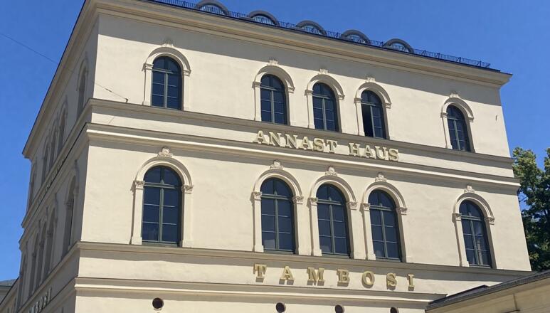 Das Tambosi von außen