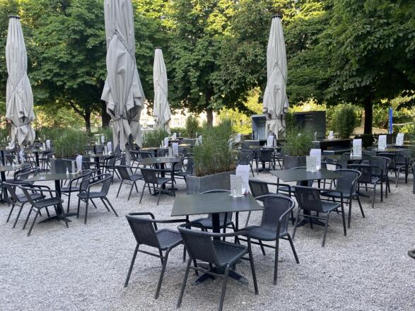 Die Terasse des Cafés Münchner Freiheit