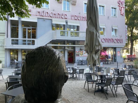Helmuts Dietls Blick auf das Café Münchner Freiheit