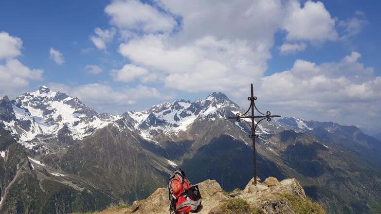 Blick zur Verpeilspitze (links) und Rofelewand