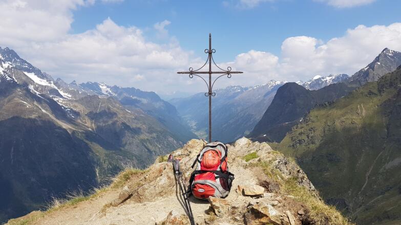 Das Kreuz auf Gahwinden, Blick nach Norden ins Pitztal