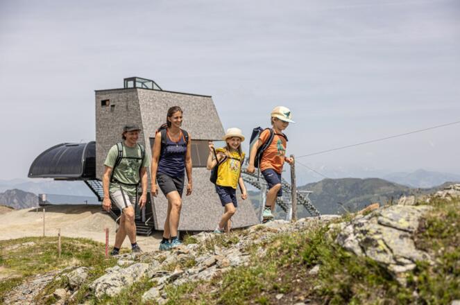 Top of Alpbachtal Bergstation Familienwanderung