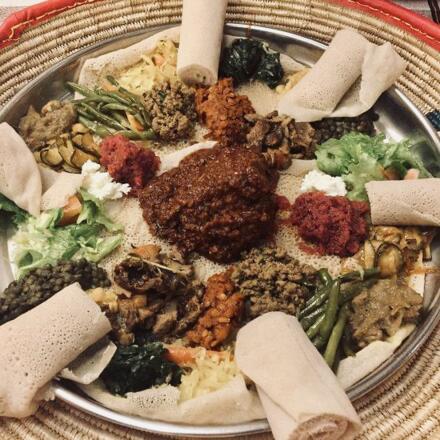 gemischte Platte mit Brot