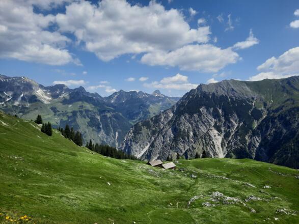 Blick hinunter auf die Matona Alpe