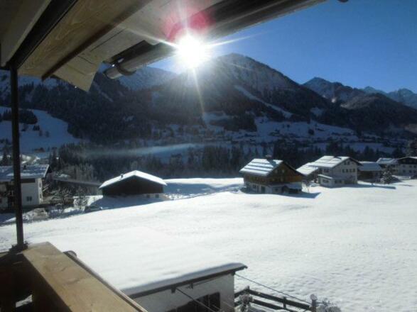 Sonnenstrahlen und Neuschnee