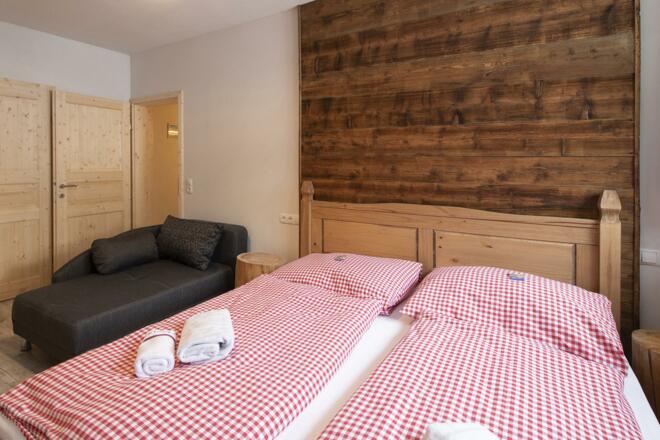 Schlafzimmer 1