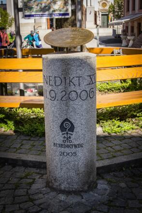 Stele Benediktweg Altötting