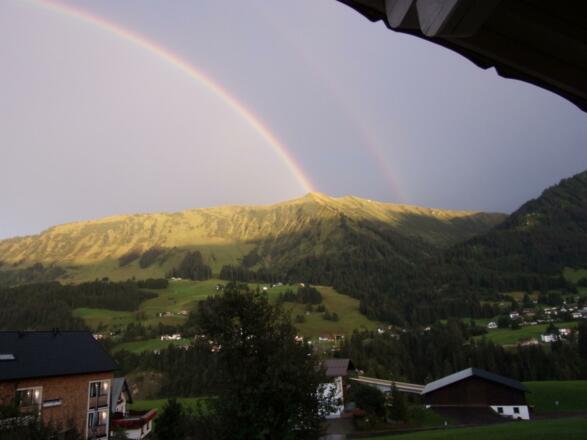 Regenbogen über das Fellhorn