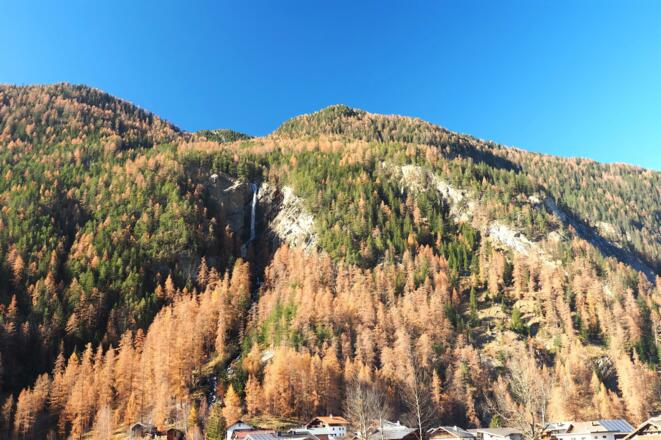 Blick zum Wasserfall