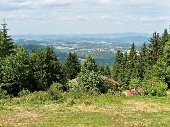 Fernsicht vom Kreuzhaus nach Rattenberg und Schwarzkopf (CZ)