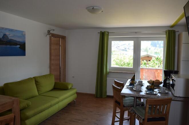 Wohn-und Essbereich_Appartement Arnsteiner