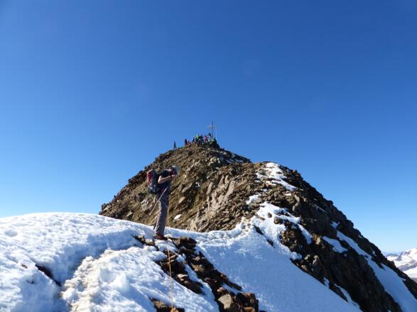 Zuletzt eisfrei zum Gipfel der Wildspitze.