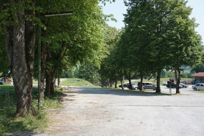 Parkplatz bei den Sprungschanzen - Nähe Gut Steinbach
