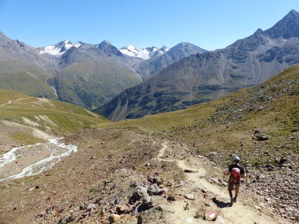 Von der Hütte folgt der Abstieg wieder nach Rofen.