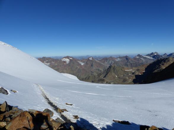 Blick über den Taschachferner zum Kaunergrat.