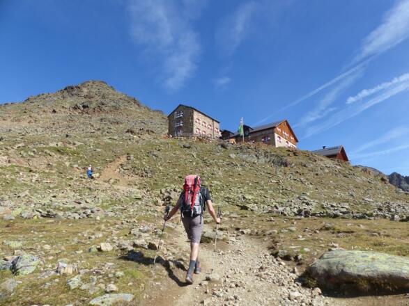 Die Breslauer Hütte - eine aus Stein erbaute Hütte.
