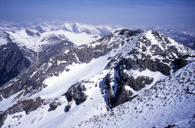 Rechts das Silbereck, dahinter links Radstädter Tauern und Dachstein