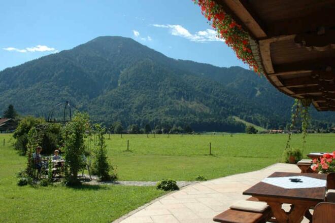 Blick in die Tegernseer Bergwelt von der Sonnenterrasse