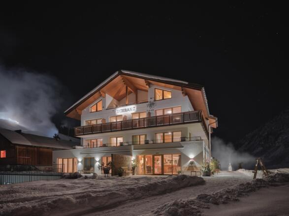 Hotel Schranz bei Nacht