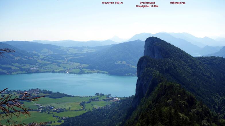Drachenwand mit Mondsee, von Bank ~1140m nach dem Sattel
