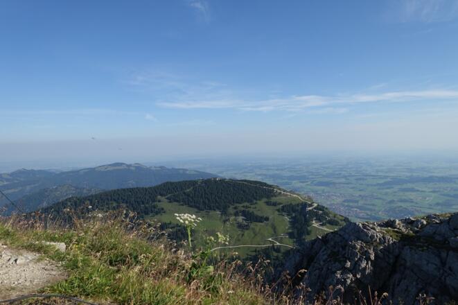 Blick vom Aggenstein auf den Breitenberg und das Voralpenland