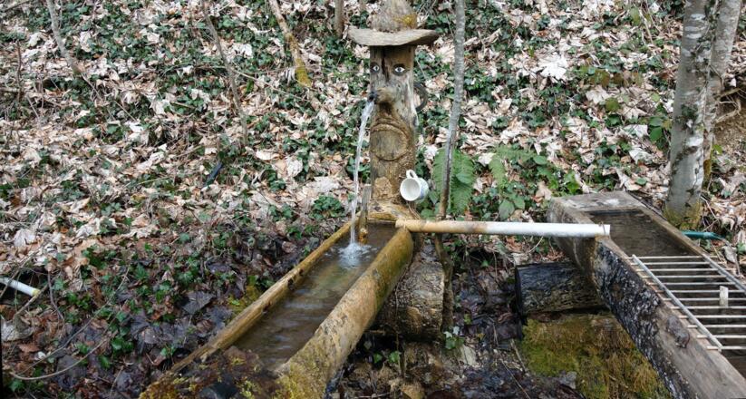 Bründl um 540m, rechts.