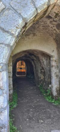 Grotte unterhalb des Kalvarienberg