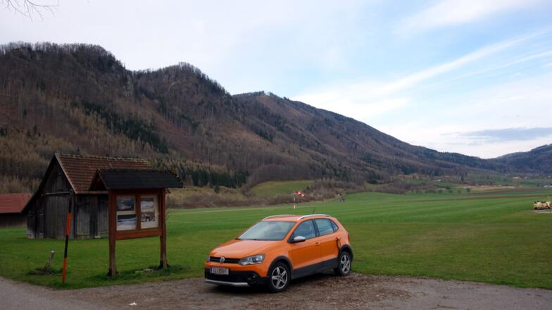 Parkplatz um 470m beim Segelflughafen Micheldorf