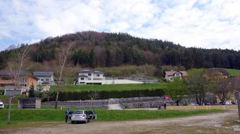 Parkplatz unter &quot;Taverne Schön&quot;