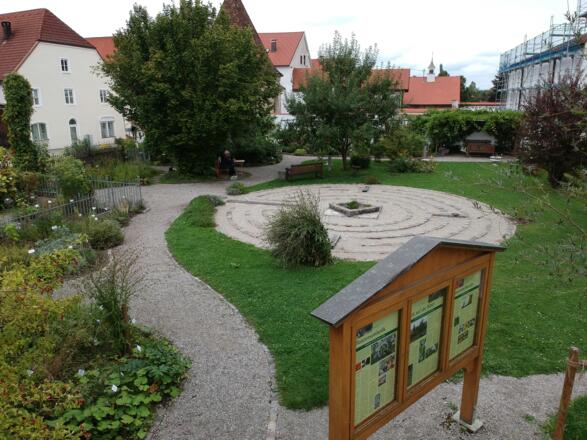 Der Klostergarten in Steingaden mit Labyrinth